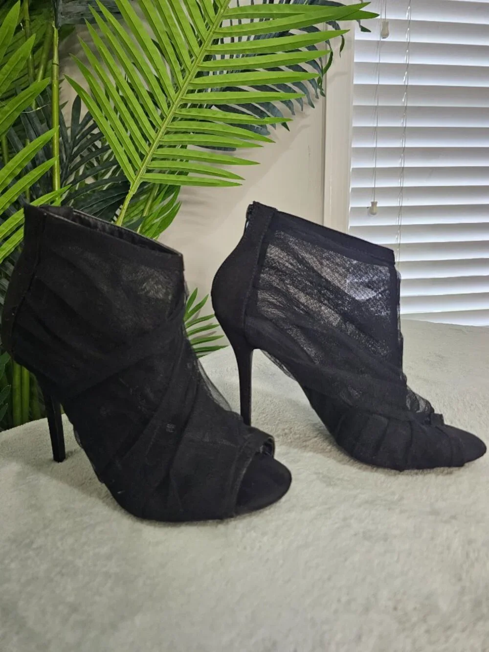 Wild Diva Black Mesh Peep Toe Booties Sz 9